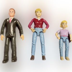 Vintage Lot of 3 Dollhouse People
Family, figures Mom, Dad, Child.
6"